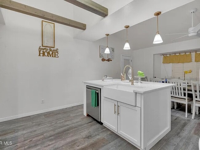 Building Photo - 5733 Saplinas Rd