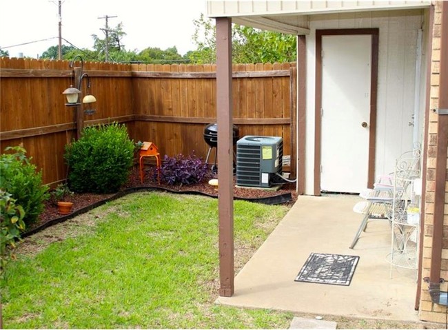 Building Photo - 108 Brookside Dr
