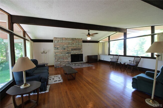 Building Photo - 6363 Muskrat Bay Rd