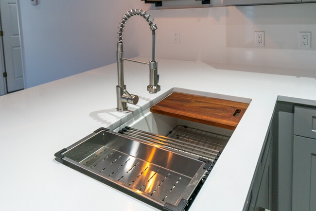 Building Photo - 1903 Seatonham St