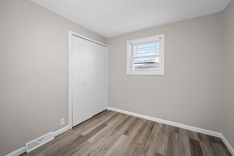 Building Photo - 807 Thomas Ave