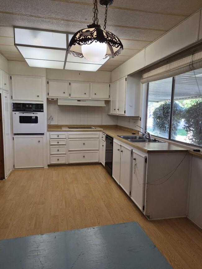 Building Photo - 9285 Ave 412