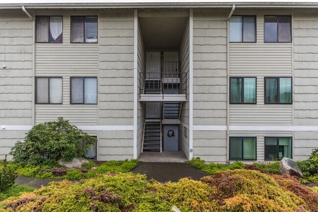 Building Photo - 2 Bed 1 Bath Condo in town