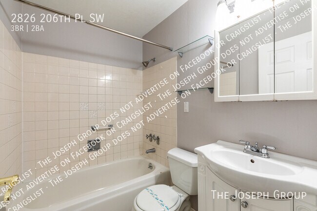 Building Photo - 2826 206th Pl SW