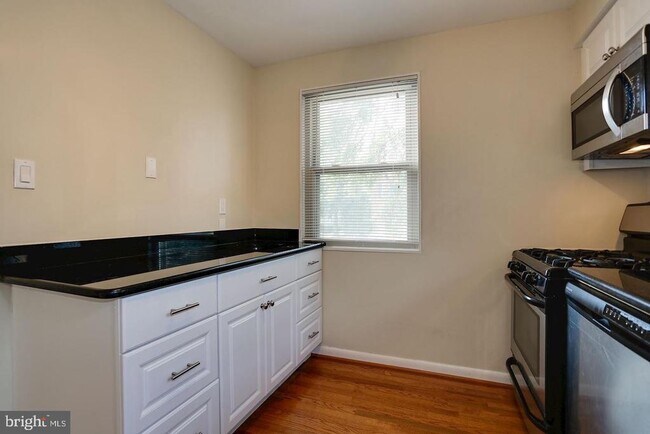 Building Photo - 4510 Washington Blvd