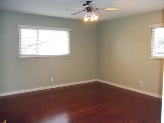 Building Photo - 258 W San Madele Ave
