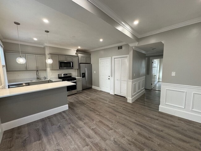 Building Photo - 61 Gates St