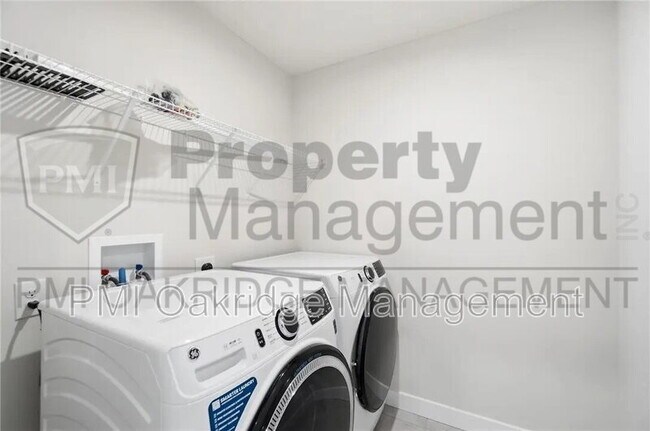 Building Photo - 414 Sydney Dr