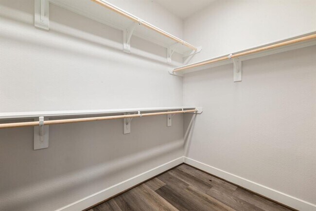 Building Photo - 20914 Kadefield Dr