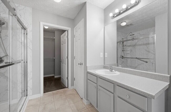 Building Photo - "Charming 3-Bed Townhouse with Hardwood Fl...