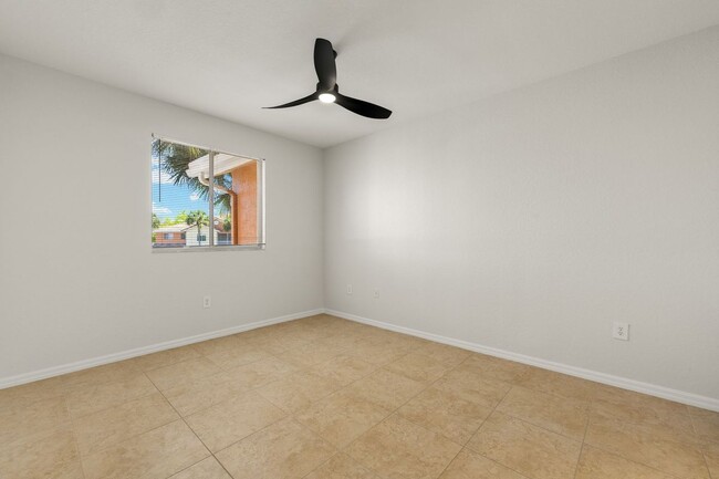 Building Photo - 6401 Aragon Way
