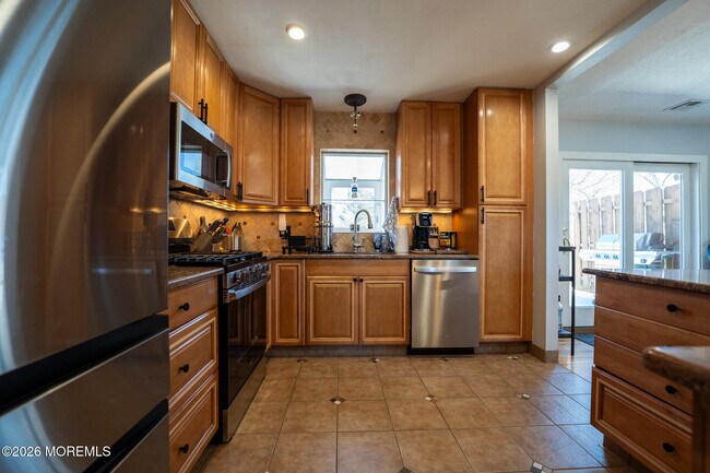 Building Photo - 406 Lawrence Dr