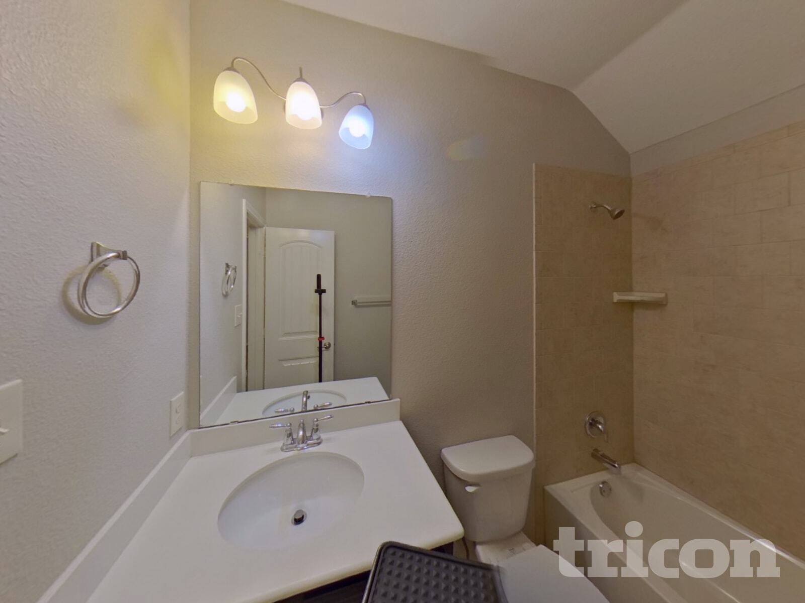 Building Photo - 3105 Oakcrest Dr