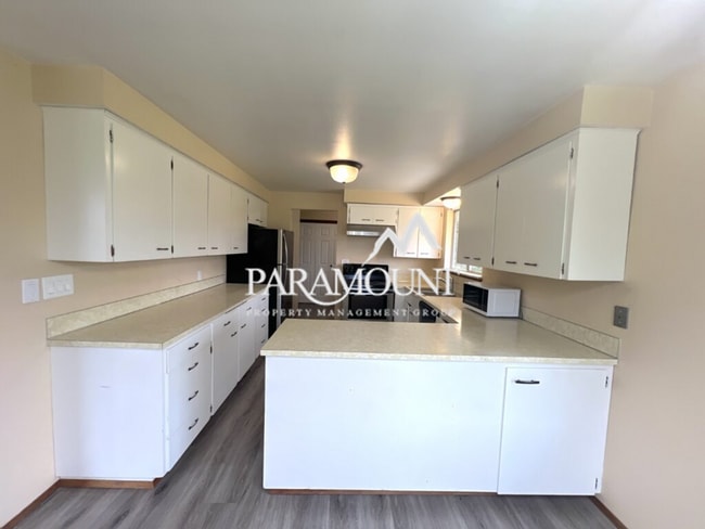 Building Photo - Tucked Away Upper 2 Bedroom Duplex in Port Orchard