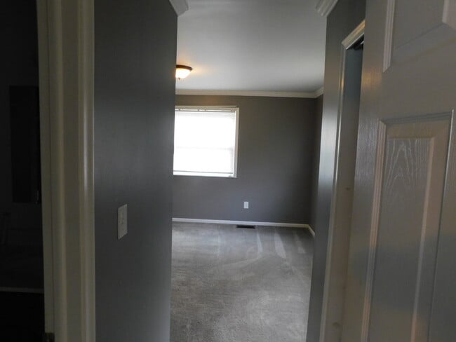 Building Photo - Move In Ready Ranch