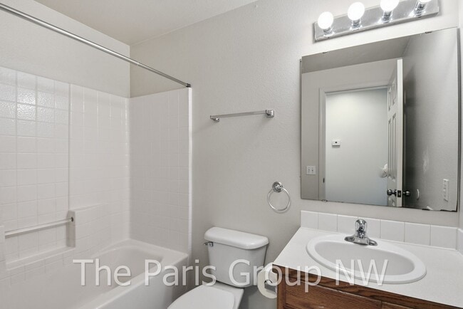 Building Photo - Spectacular Spacious 5BR Home in Sultan * Great Location * New Paint/Flooring/Appliances +++