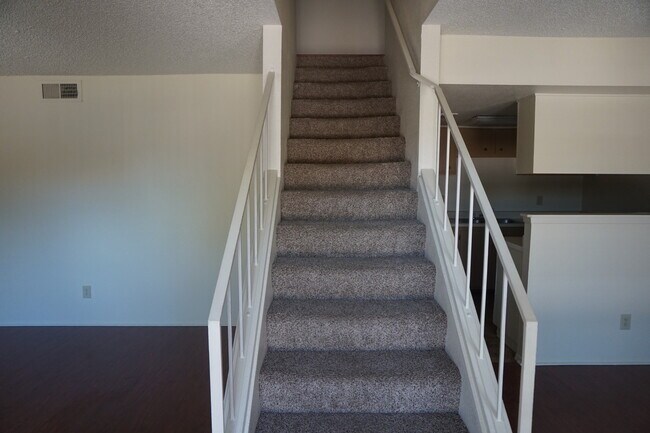 Building Photo - Charming 2 bed 1.5 bath Phoenix townhouse