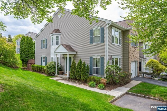 Building Photo - 533 Cascade Ct
