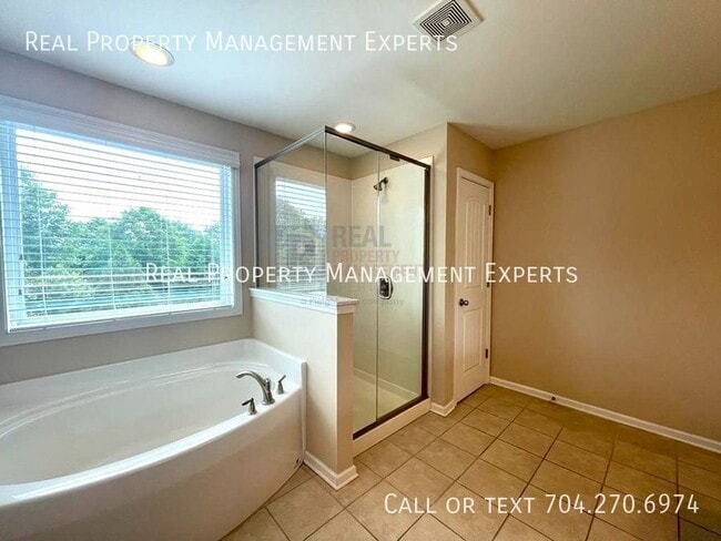 Building Photo - 3233 Elyse Manor Ct