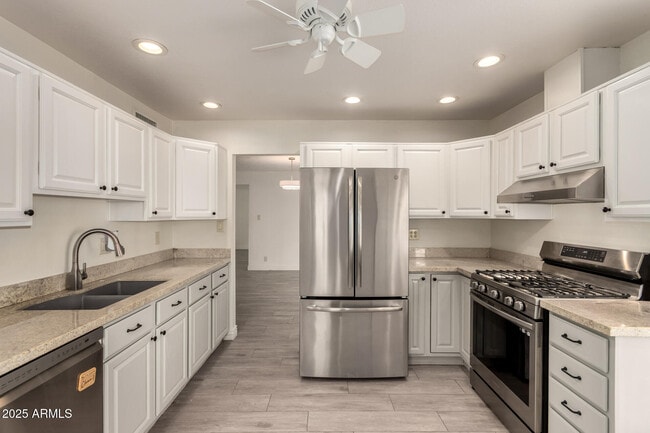 Building Photo - 8730 E Terrace Dr