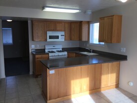 Building Photo - 479 Raven Way