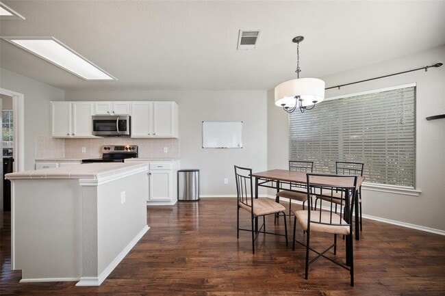 Building Photo - 308 Sunny Brook Dr