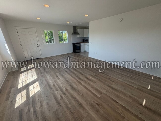 Building Photo - 01658CE