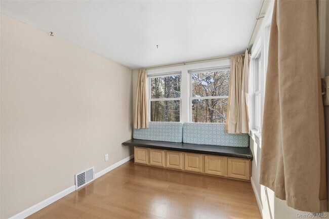 Building Photo - 265 Oakland Valley Rd