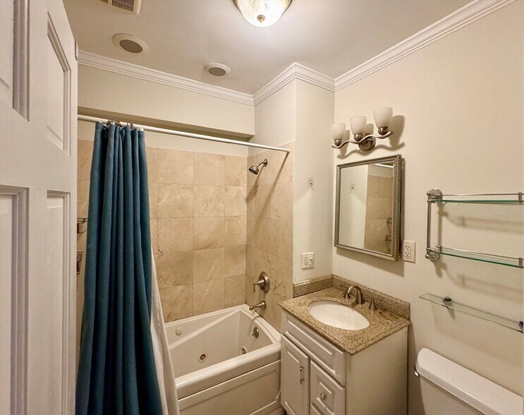 Building Photo - 380 Riverway