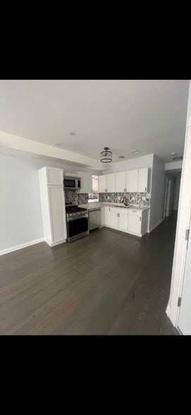 Building Photo - 7240 S Cornell Ave