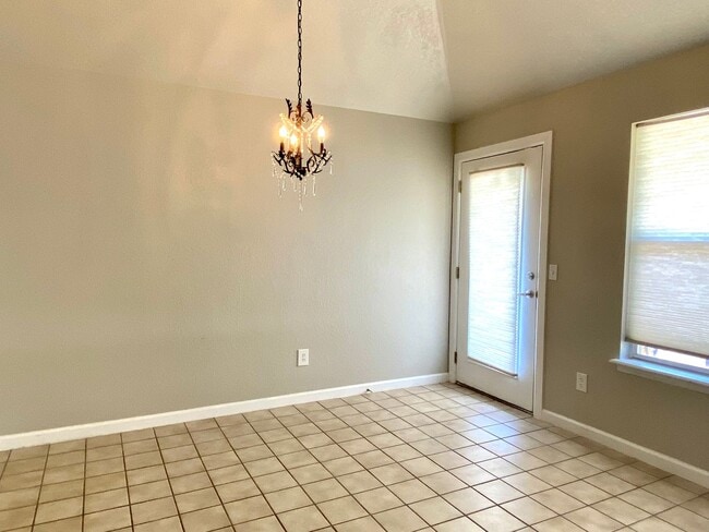 Building Photo - 4 Bed 2.5 Bath in NW OKC // Deer Creek Schools