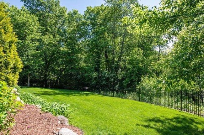 Building Photo - Luxury Living in Minnetonka – 6BR Home in Prime  Location