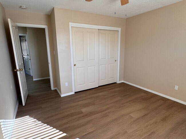 Building Photo - 3 Bedroom, 2 Bathroom Home in Tijeras, NM