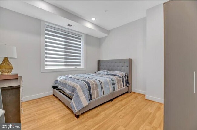 Building Photo - 1416 22nd St SE