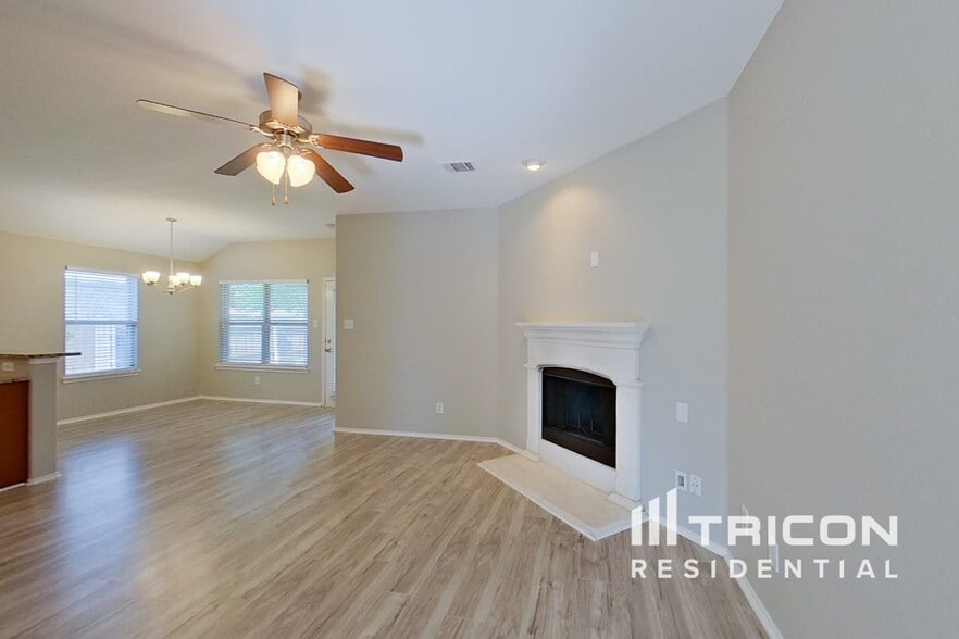 Building Photo - 1332 Red River Dr