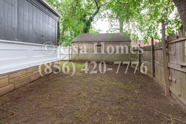 Building Photo - Newly Renovated 3 Bed, 1.5 Bath in Fairview!