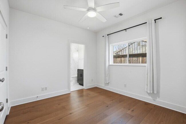 Building Photo - 2825 Townsend Dr