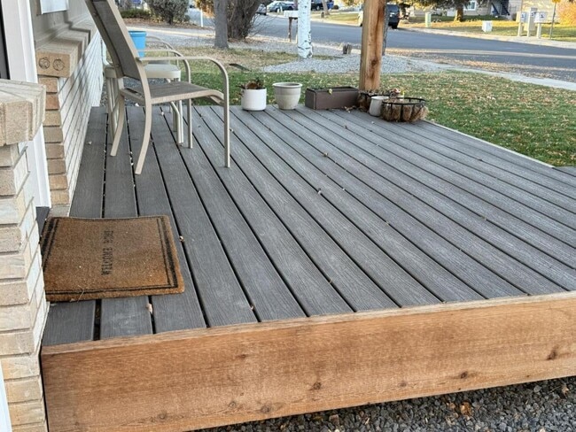 Building Photo - 1154 E 5th St