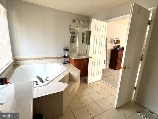 Building Photo - 3612 Ox Ridge Ct