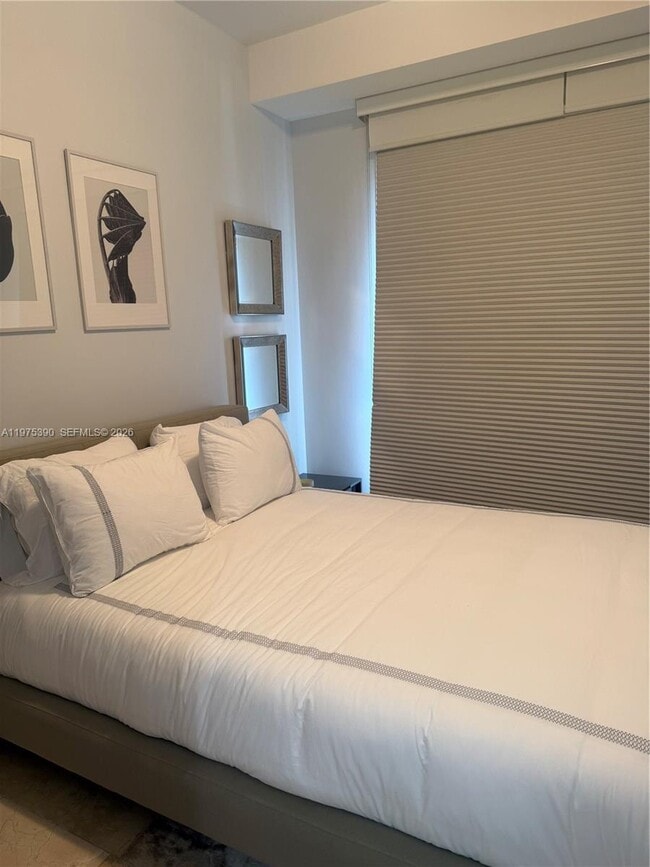 Building Photo - 20000 E Country Club Dr