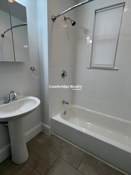 Building Photo - 107 Columbia St