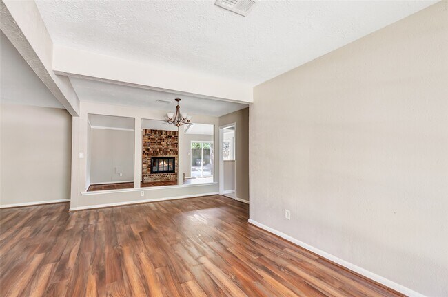Building Photo - 2022 Fir Springs Dr