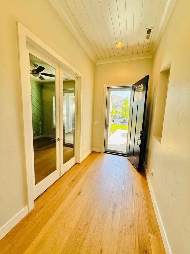 Building Photo - Modern Farmhouse in Cartwright Ranch