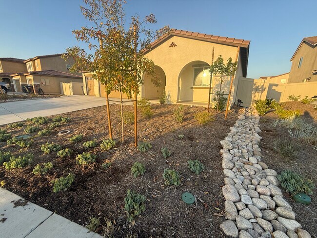 Building Photo - 457 Wildrose Cir