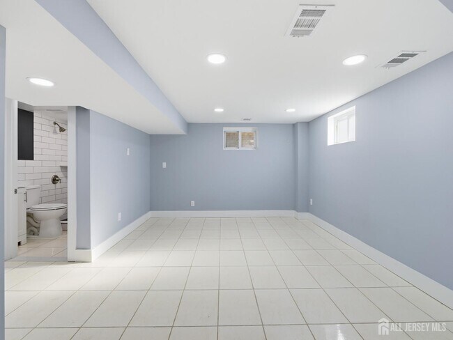 Building Photo - 14 John St