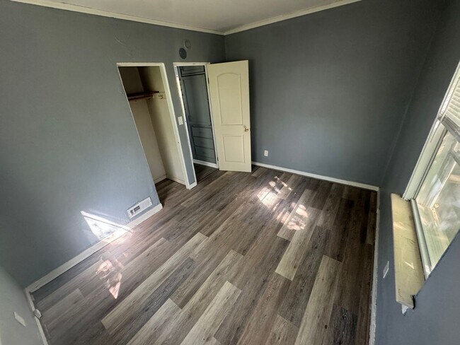Building Photo - House in Peoria 3 BR / 2 BA Available Now