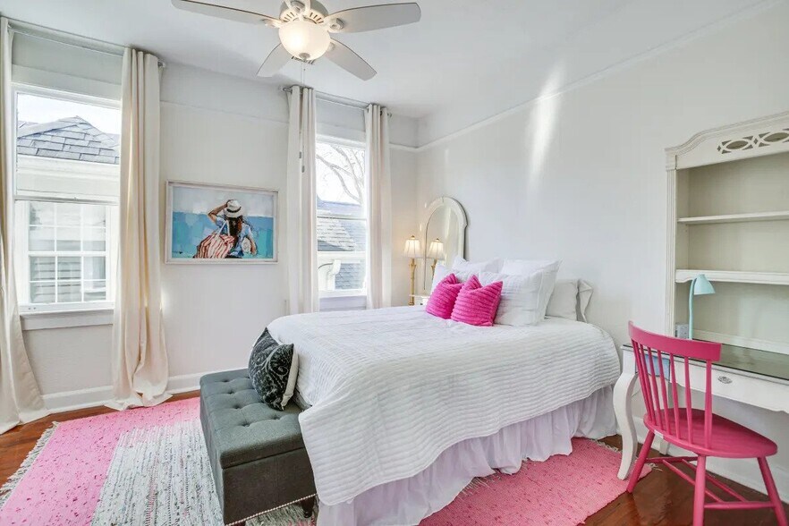 Building Photo - 7922 Sycamore St