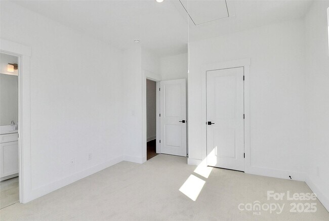 Building Photo - 1103 Kokomo Ln