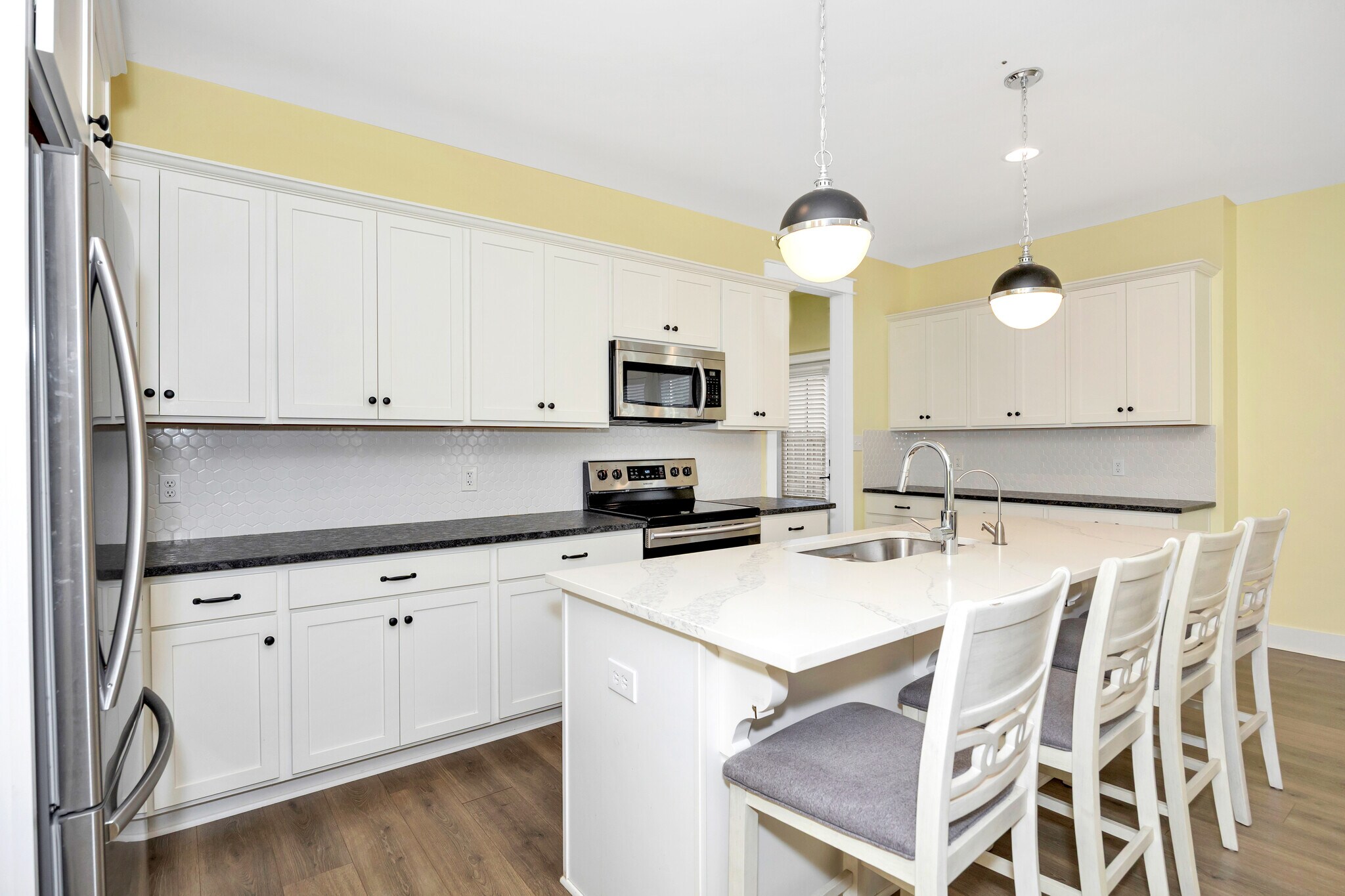 Building Photo - 2907 8th Ave SW