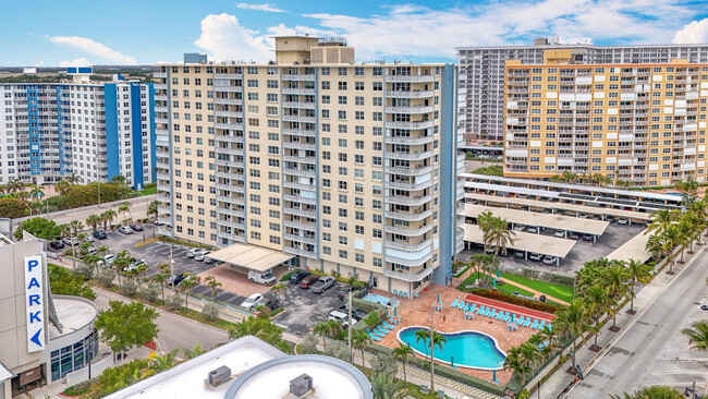 Building Photo - 305 N Pompano Beach Blvd